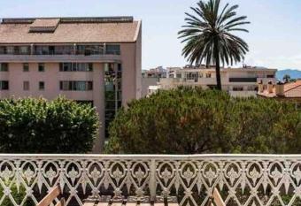 Suite luxe jacuzzi has rooms with a private hot tub