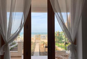 Casa On The Beach has Balcony rooms
