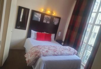 COSY MARSHALLs has rooms with a private hot tub