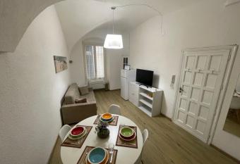 Sanremo Dream - Corradi Suite allows 18 year olds to book a room