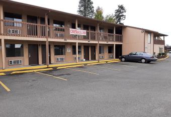 Centralia Inn has Balcony rooms