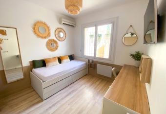 Chambre climatis  e 2 lits - Proche Centre Tramway allows 18 year olds to book a room