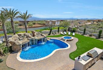 Luxury Estate, Sleeps 24, Sonoran by HomeStakes Stays has rooms with a private hot tub