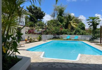 Les Coulirooms has Balcony rooms