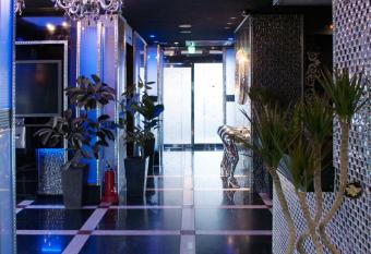             RITZ allows 18 year olds to book a room