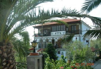 Villa Karapataki has Balcony rooms