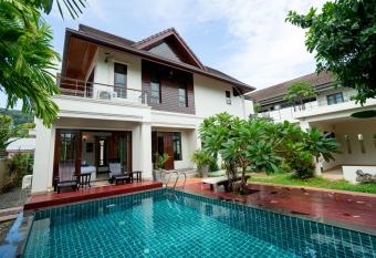 Villa Elite Surin - 6 Bedroom Private Pool Villa Near Beach has Balcony rooms
