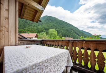 Mitterbruggehof Apt Berganemone has Balcony rooms