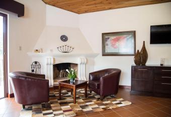 Hotel Boutique y Restaurante Panist   allows 18 year olds to book a room