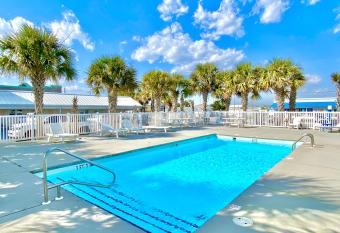 Island Inn of Atlantic Beach allows 18 year olds to book a room