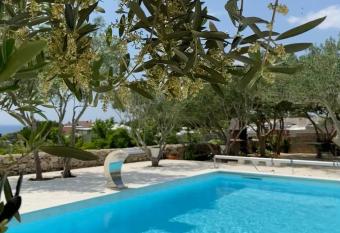 Studio apartmani Alex allows 18 year olds to book a room