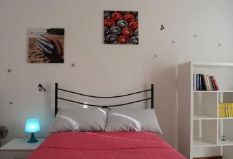 Ampio appartamento a due passi dalla stazione has Balcony rooms