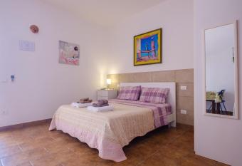 Mamba House 1 has Balcony rooms