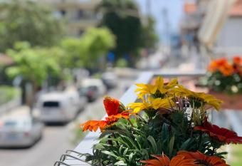 MIna Apartments 2 Nea Kallikrateia has Balcony rooms