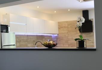 Penzion - VILA VERI 1 allows 18 year olds to book a room