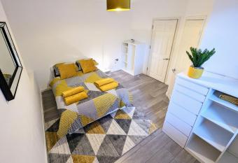 The Lido Apartment has Balcony rooms