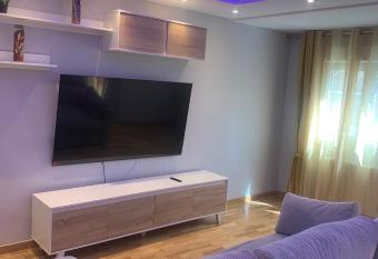 Apartamento Zaragoza Centro 2 allows 18 year olds to book a room