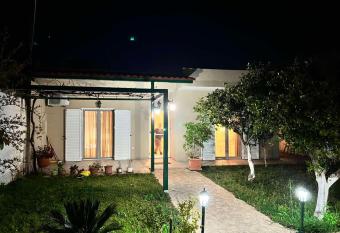 Villa Maria - Koropi has Balcony rooms