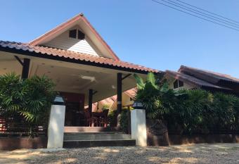 Jim Guesthouse allows 18 year olds to book a room