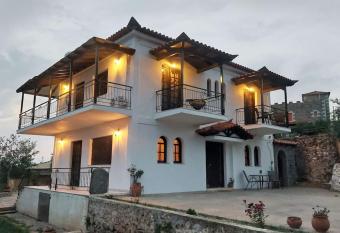 Tranquil Haven: Rastoni Villa has Balcony rooms