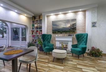 Guesthouse Dabi   has rooms with a private hot tub