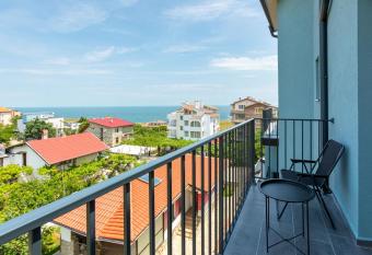 Villa L  vandi has Balcony rooms