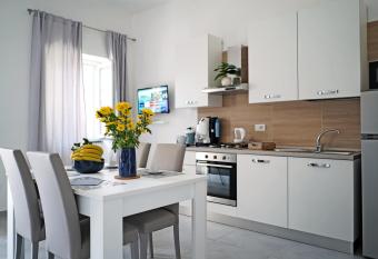 Rea Maison Case Vacanza has Balcony rooms