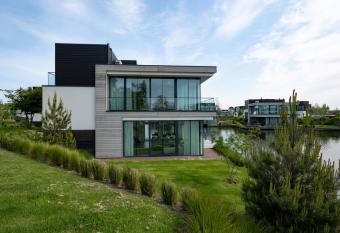 Lake villa on the Veerse Meer with dock - Harbour Villas Zeeland - CPW-17 has Balcony rooms