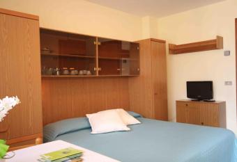 Monolocale a due passi dal cuore di Saint-Vincent has Balcony rooms