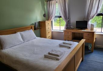 The Lamb and Flag allows 18 year olds to book a room