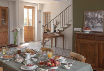 La Maison des Monts d Or allows 18 year olds to book a room