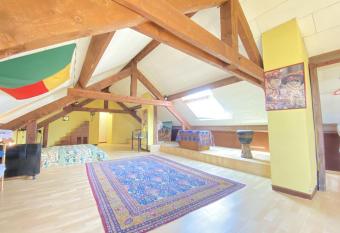 LE CAMONIL, Rodez has Balcony rooms