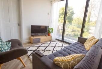 Fulflood View, Winchester has Balcony rooms