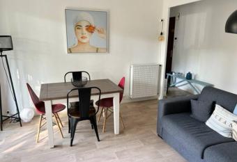 Appartement La Baule Les Pins allows 18 year olds to book a room