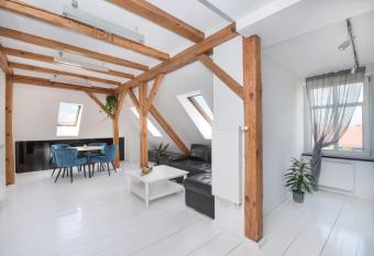 Apartament Dwa Poziomy Ko  ciuszki allows 18 year olds to book a room