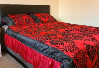 Exquisite Reserves - budget friendly home away has Balcony rooms