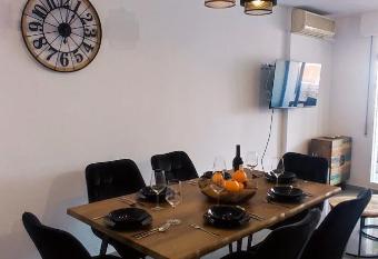 BITACORA LUX ,Comfortable Apartment 450 meters from the beach, Swimming Pool, 2 Air-Con ,Wi-Fi has Balcony rooms