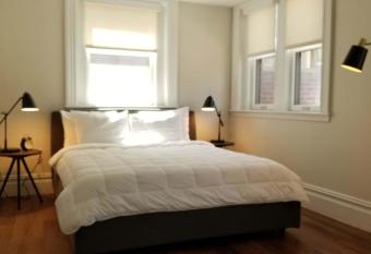 Charming 1BR 1BA Apartment with private backyard allows 18 year olds to book a room