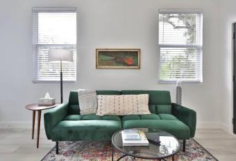 Walk Downtown Work & Relax Modern Pet welcome allows 18 year olds to book a room