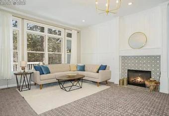 Luxury 5BR Pet Friendly Home on 5 acres w Hot Tub has rooms with a private hot tub