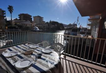 RNET - Apartments Roses Mediterrani has Balcony rooms