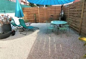 T2 ind  pendant dans villa. has Balcony rooms