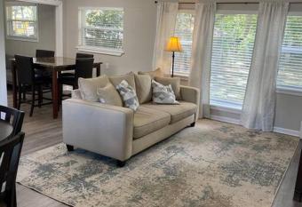 Charming/Cozy & Remodeled ! allows 18 year olds to book a room