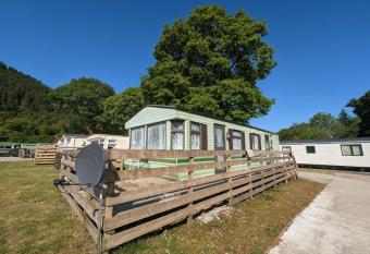 38 Glenfinart Caravan Park has Balcony rooms
