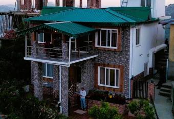 Saanjh Nature Villa. allows 18 year olds to book a room