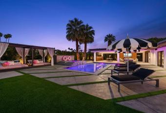 The BANK Luxury Resort. Amenity LOADED. King Beds has rooms with a private hot tub