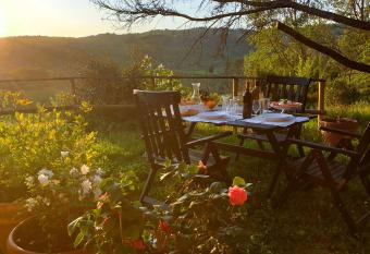 Agriturismo Podere le Tombe allows 18 year olds to book a room