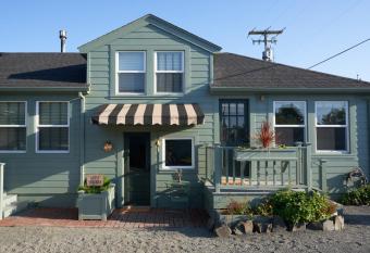 The Drifthaven at Gearhart allows 18 year olds to book a room