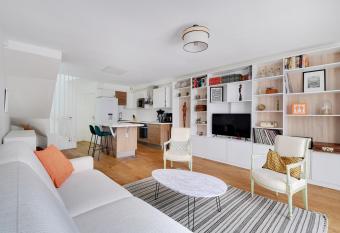 Cosy quiet house 5 min from paris has Balcony rooms