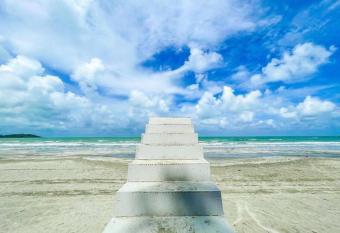 Tiara Desaru by Antlerzone has Balcony rooms